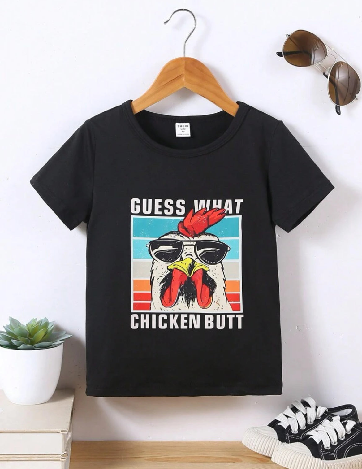 Camiseta de manga corta para niño pequeño “Ckicken Butt”