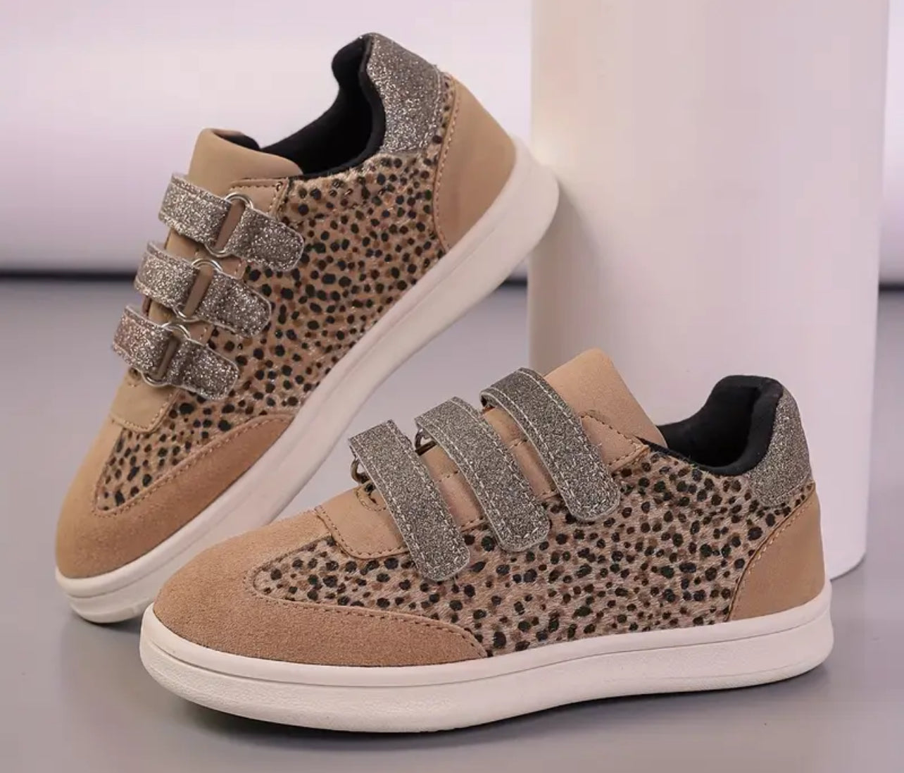 Zapatillas bajas con estampado de leopardo para niñas