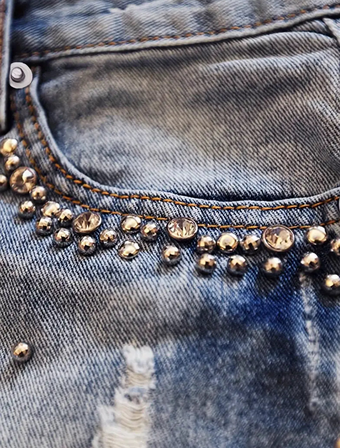 “Studded Distressed” Decor Ripped Raw Hem Washed Blue Denim Shorts