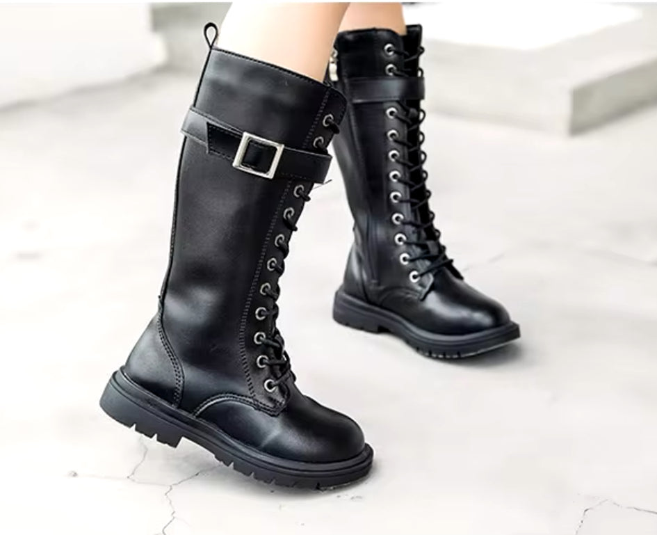 Monster High Edgy Boots 🖤🤍 Teens