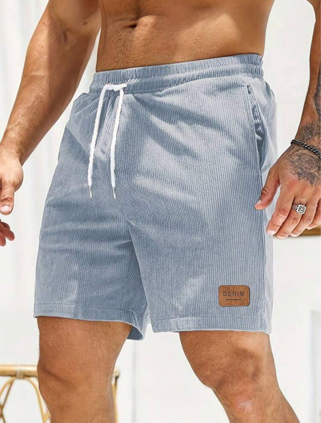 Pantalones cortos de mezclilla estilo pana para hombre