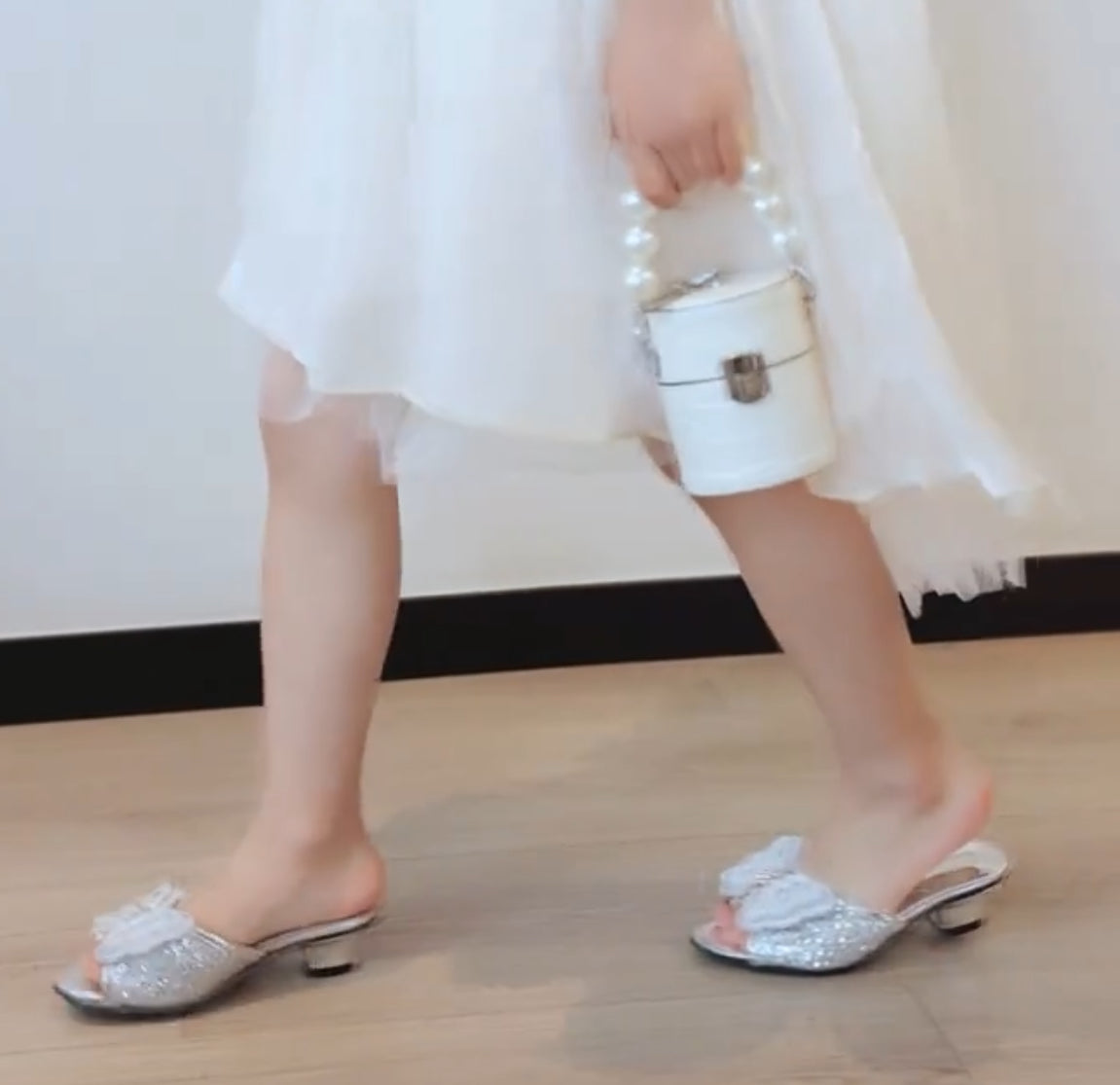 Zapatos de tacón alto sin cordones con diseño de mariposas y diamantes de imitación para niñas