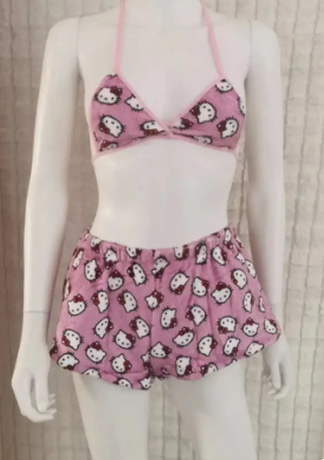 Conjunto de pijama con estampado de Hello Kitty de Sanrio, sujetador de triángulo con cuello halter y pantalones cortos, ropa de dormir para mujer