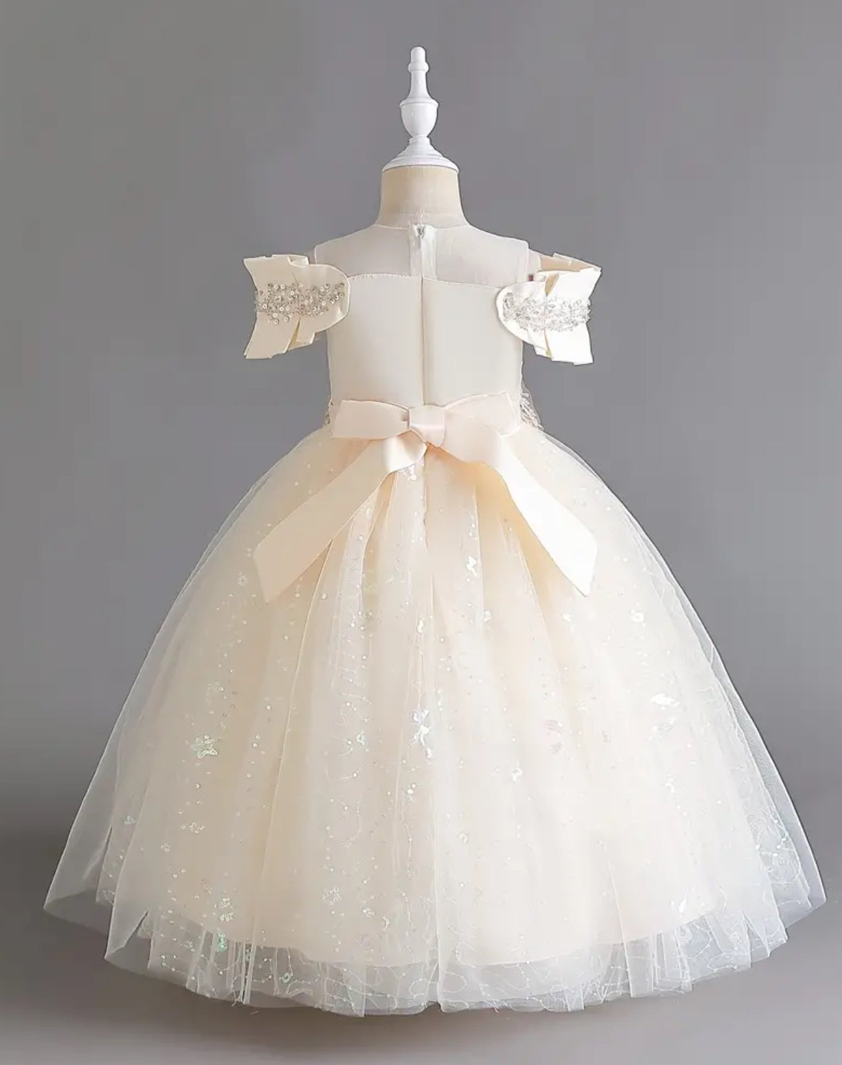 Vestido elegante para niñas con hombros descubiertos y malla con lentejuelas “Dreamy”