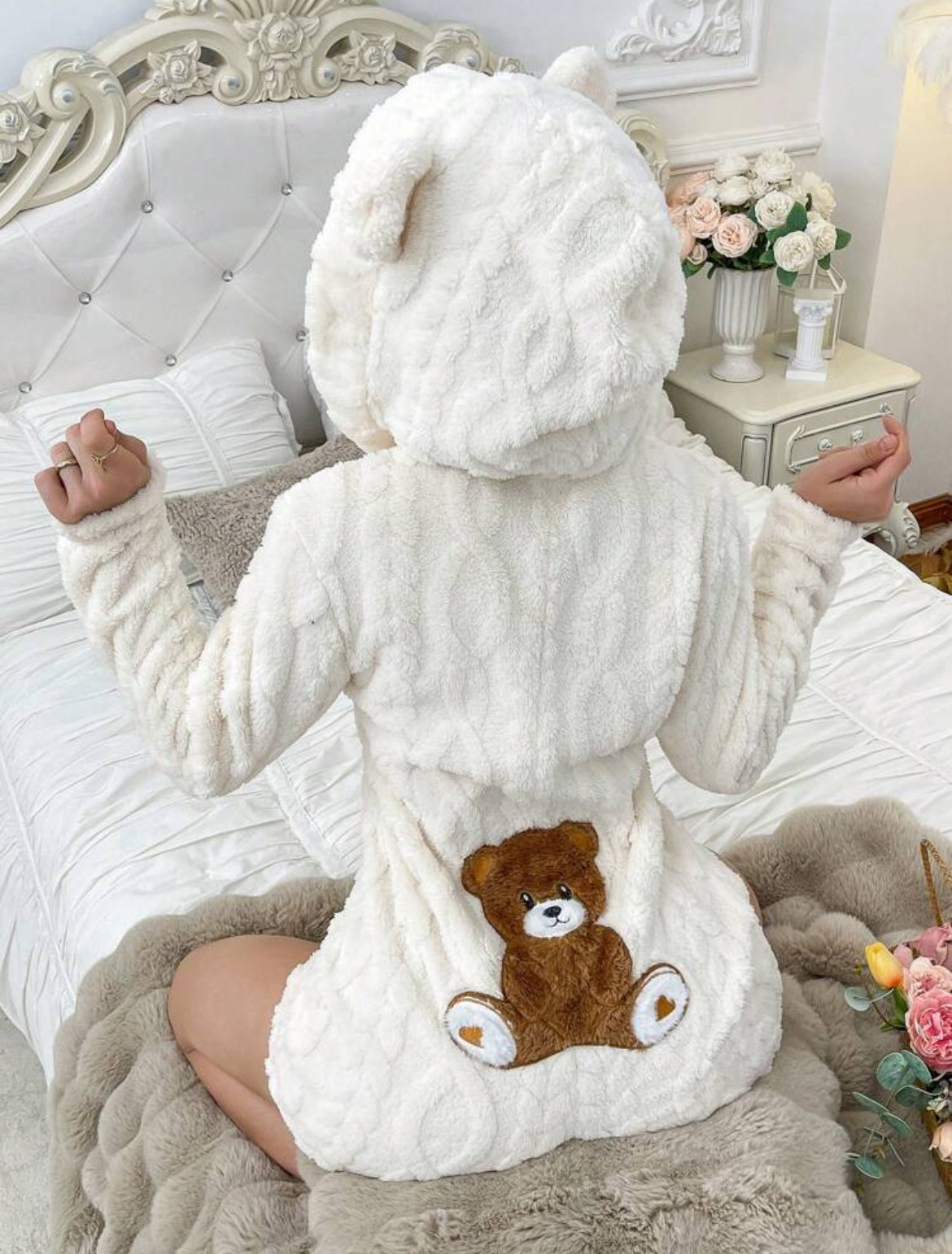 Pijama de peluche bordado con forma de osito con capucha y forma de mameluco “Baby Bear”