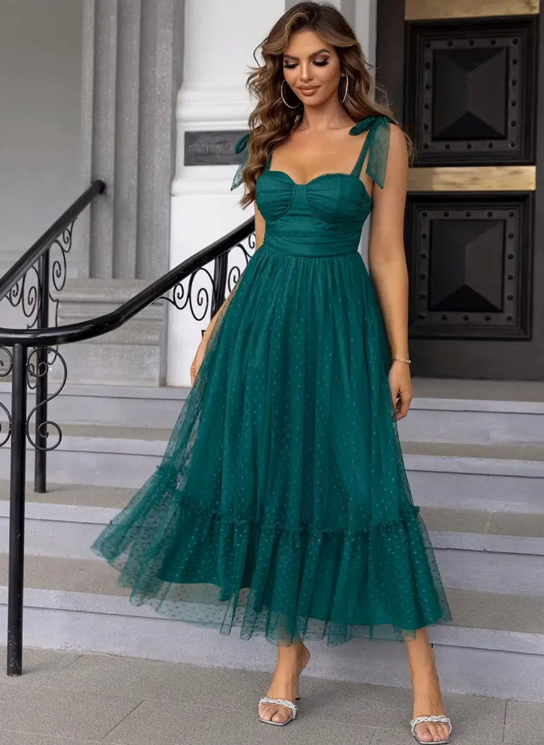 Vestido elegante de malla sin mangas con tirantes finos