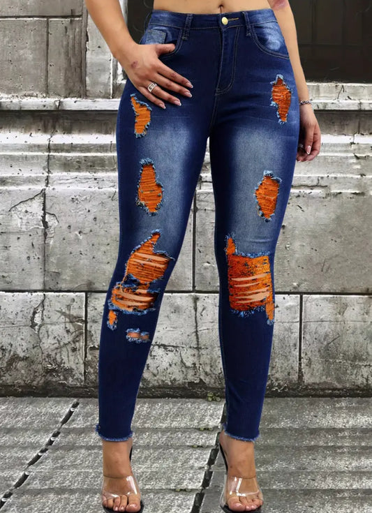 Vaqueros pitillo desgastados y elegantes de color naranja neón: denim elástico con detalles rasgados a la moda