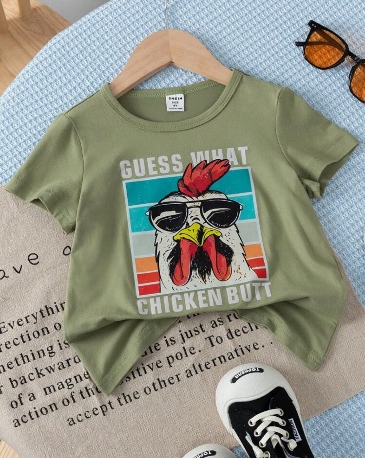 Camiseta de manga corta para niño pequeño “Ckicken Butt”