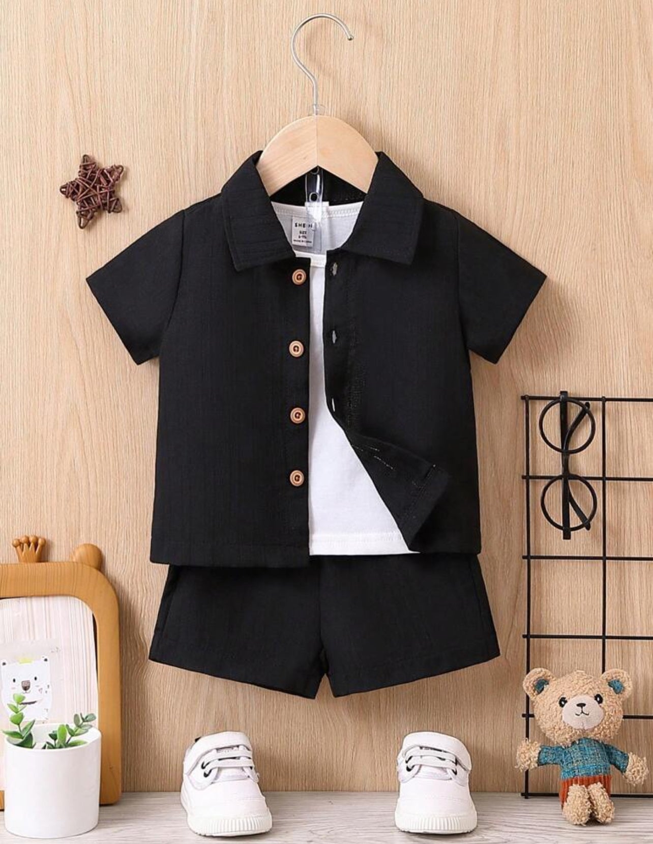 Camisa con botones al frente y pantalones cortos para bebé niño sin camiseta