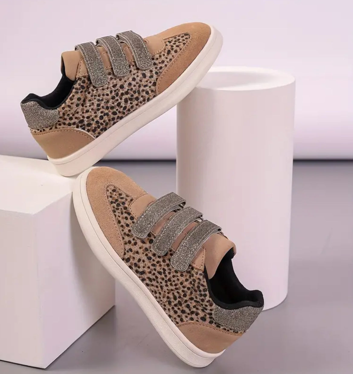 Zapatillas bajas con estampado de leopardo para niñas