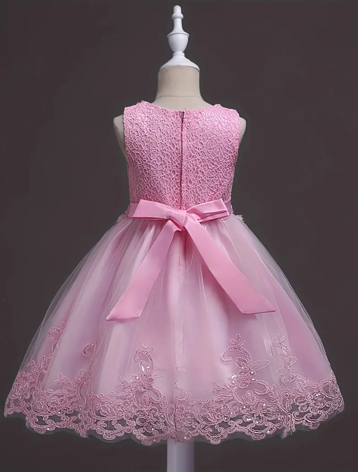 Vestido de princesa con tutú y flores dulces