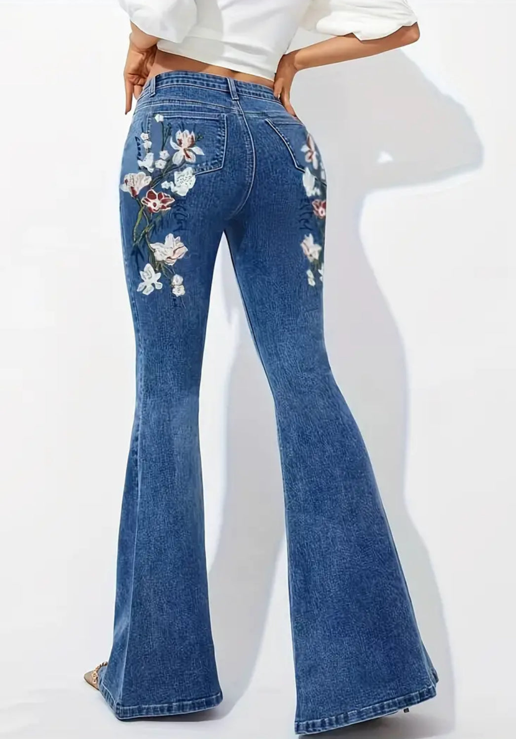 Jeans acampanados con decoración bordada con flores, jeans acampanados de gran elasticidad con bolsillos inclinados, jeans de mezclilla para mujer