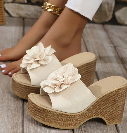 Sandalias de cuña con tacón de aguja y decoración floral para mujer