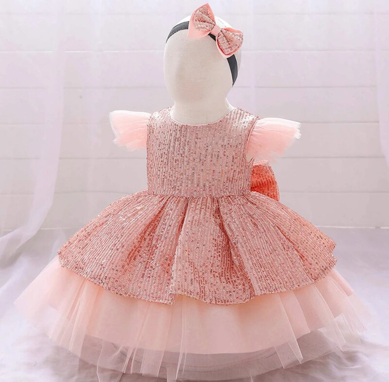 Vestido princesa glamoroso de tul con lentejuelas y rosas