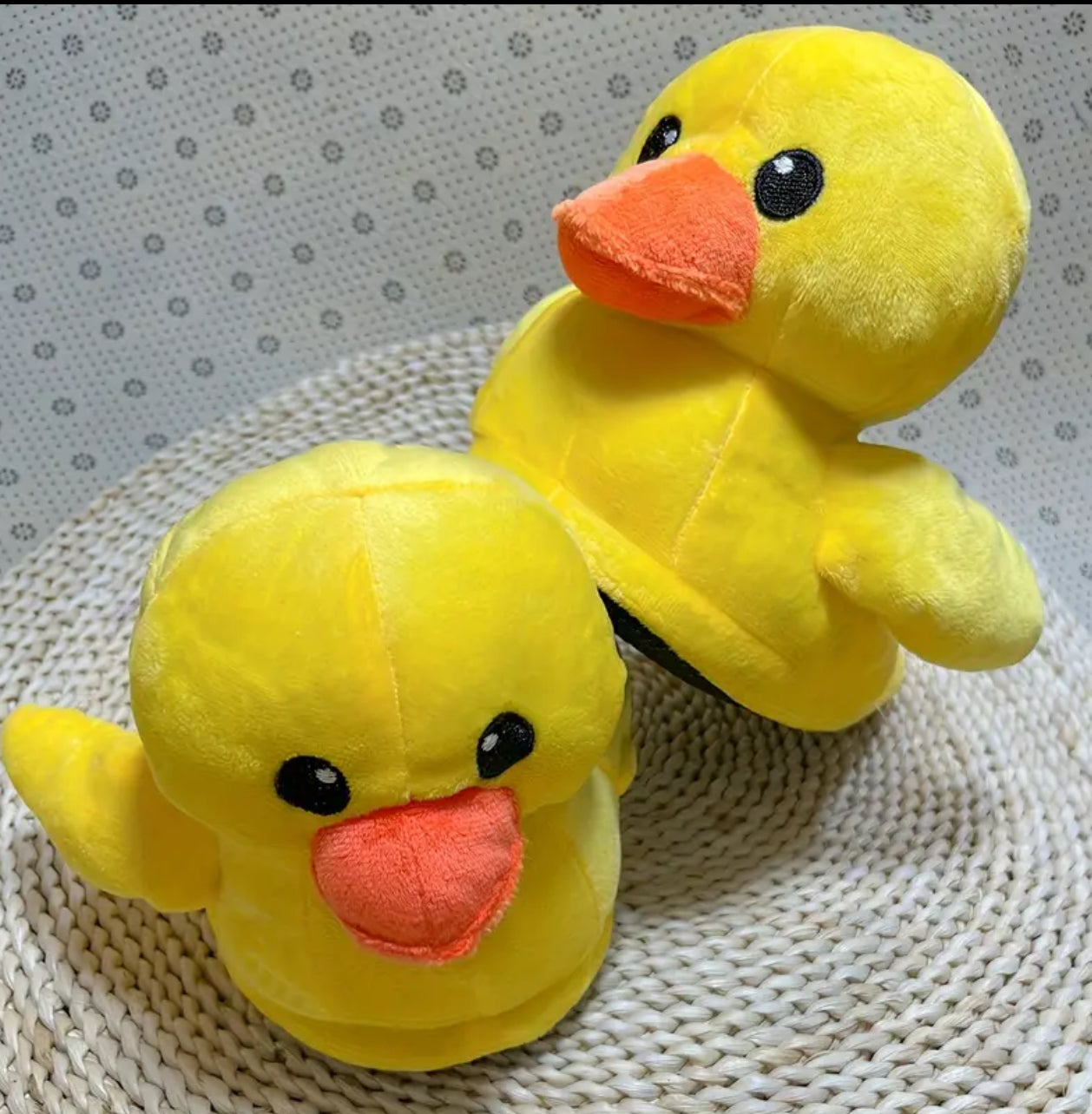 "Ducky" për të rritur, pantofla të lehta me taban të butë