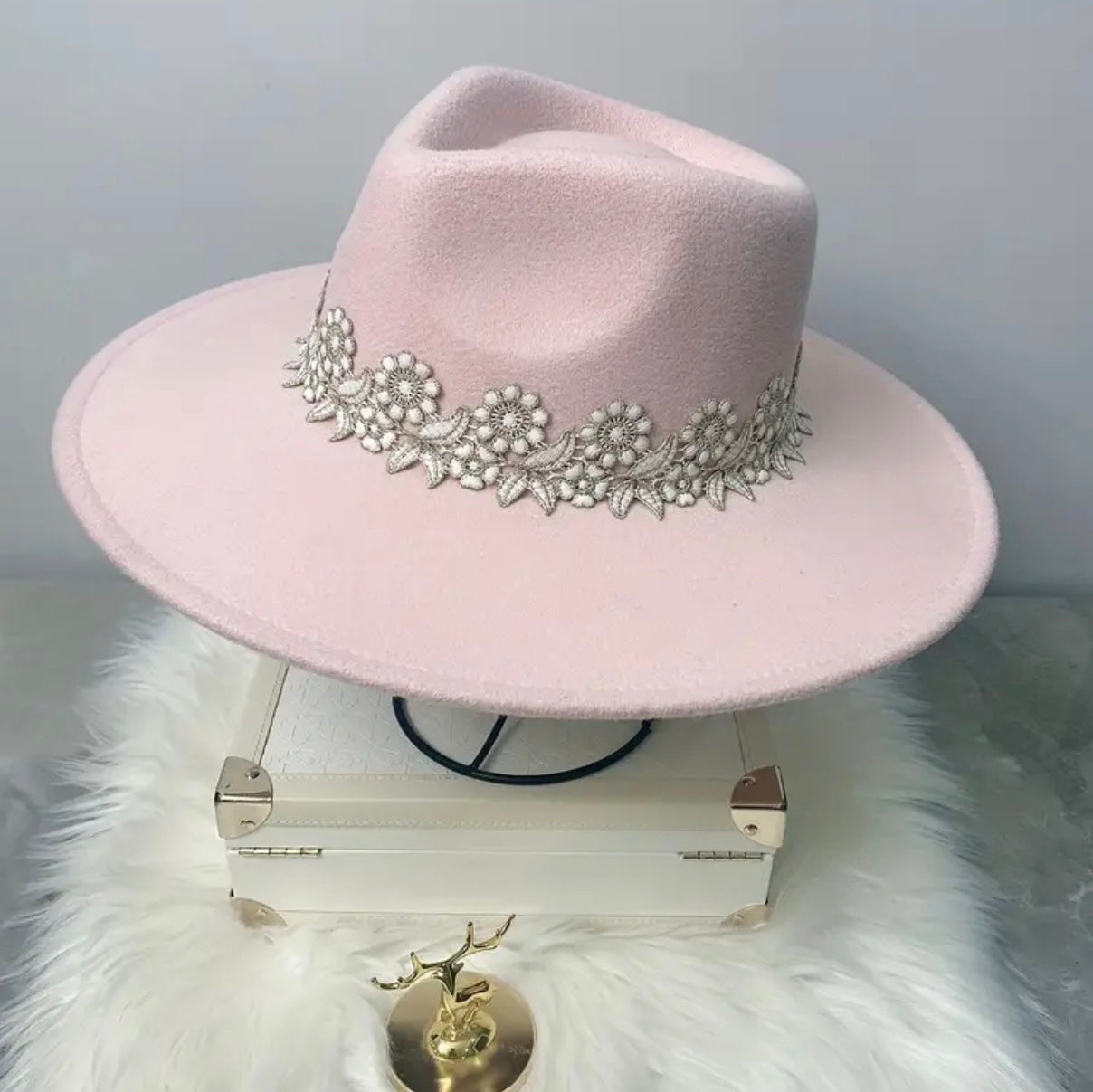 Sombrero Fedora elegante de fieltro rosa con flores de encaje del salvaje oeste