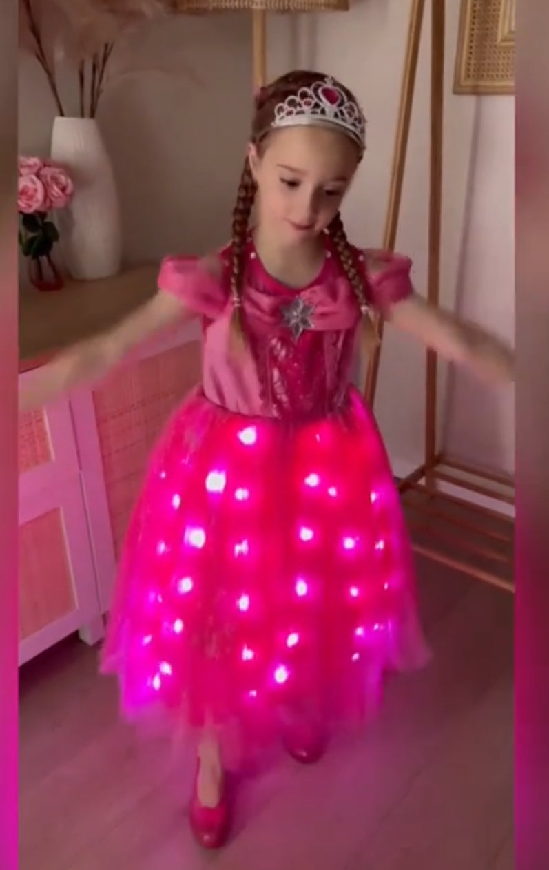 Hermoso vestido rosa con luces LED y detalle de estrellas de princesa Twinkle