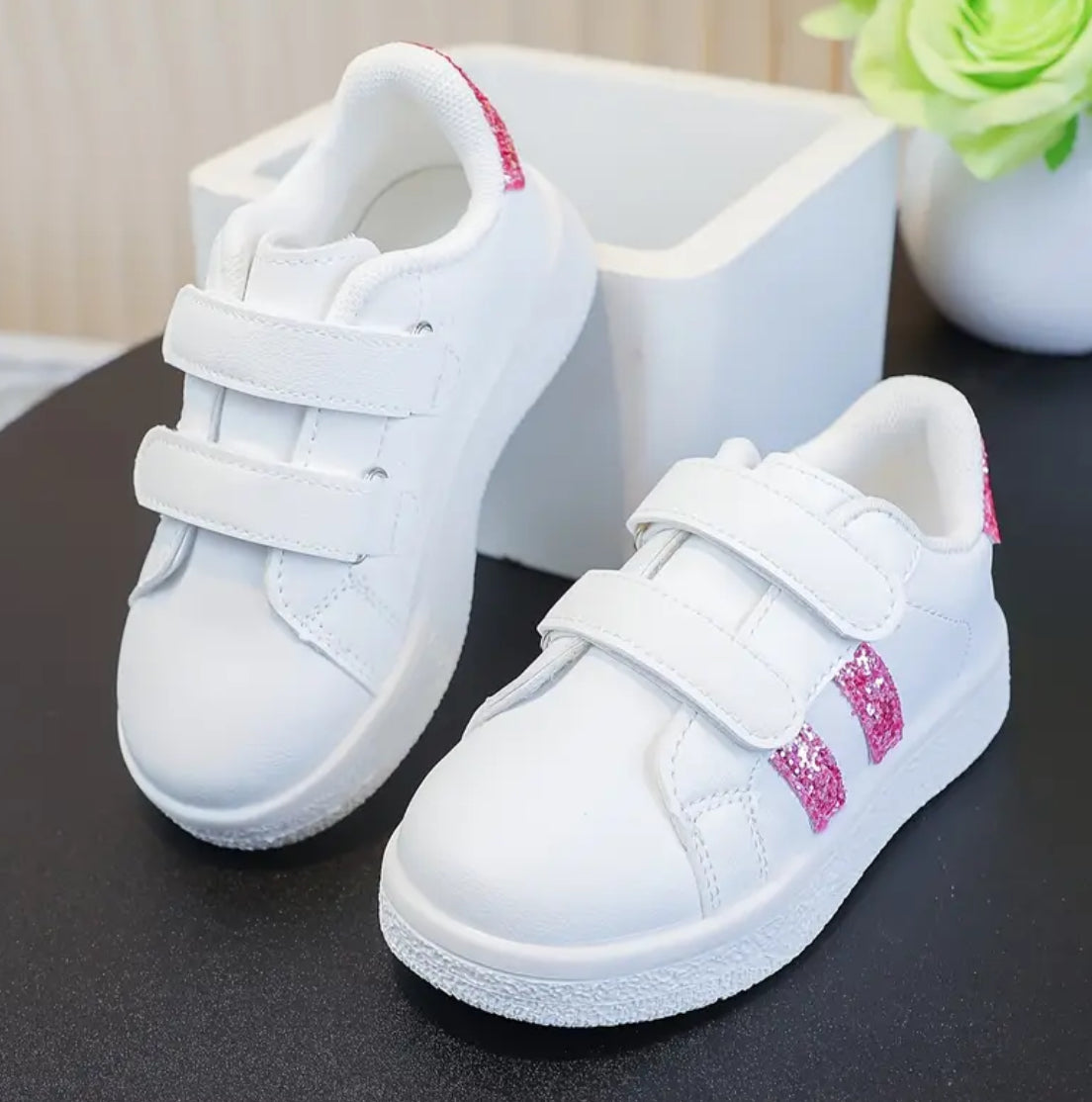 ‘GLITTER GIRLS’ Sneakers White Grip - Closure Low-Top Stylish 