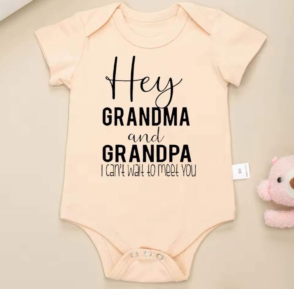 “Hej gjyshe dhe gjysh, mezi pres të të takoj” Infant Onesie, 100% pambuk