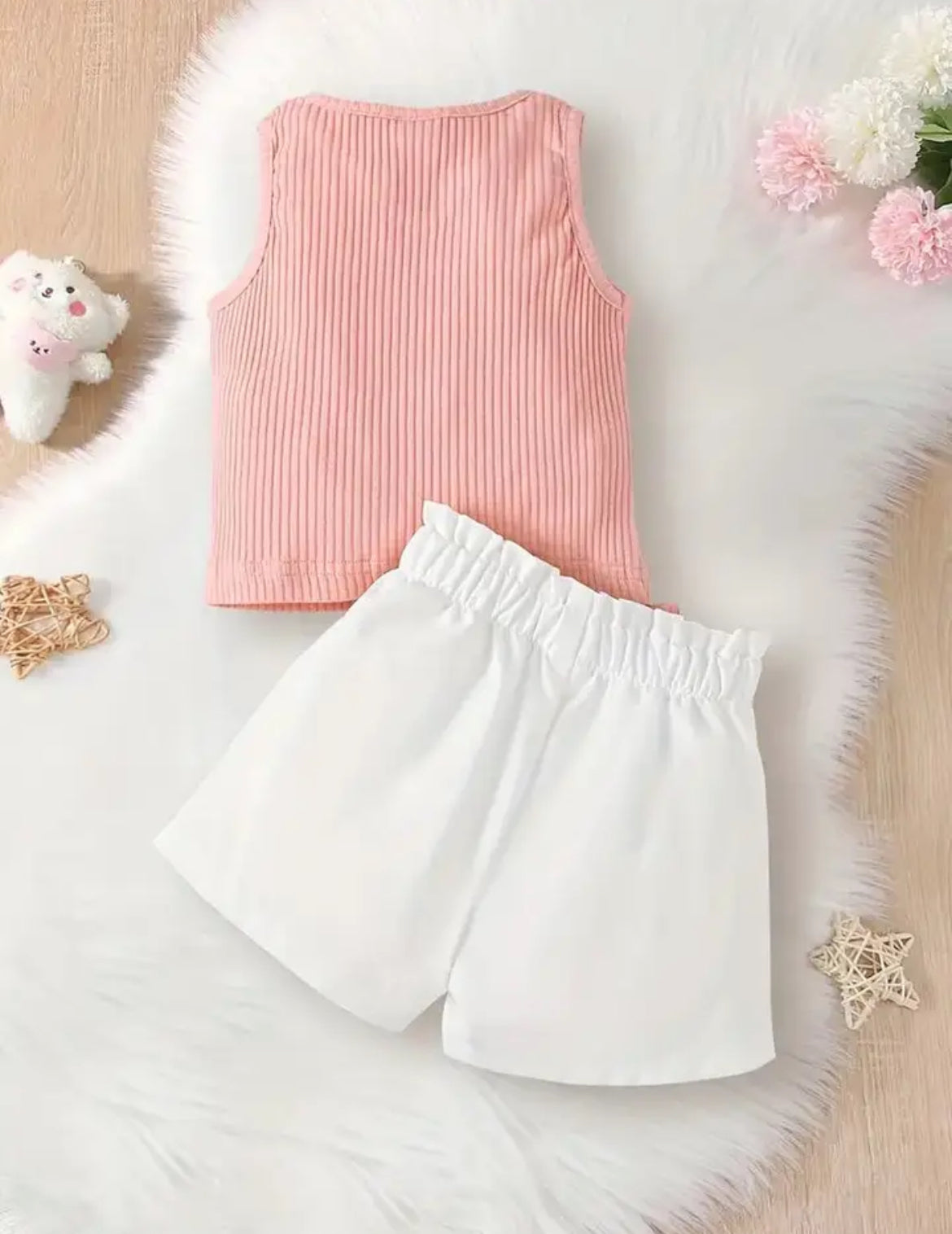 Conjunto de blusa y short con lazo blanco “Peaches”