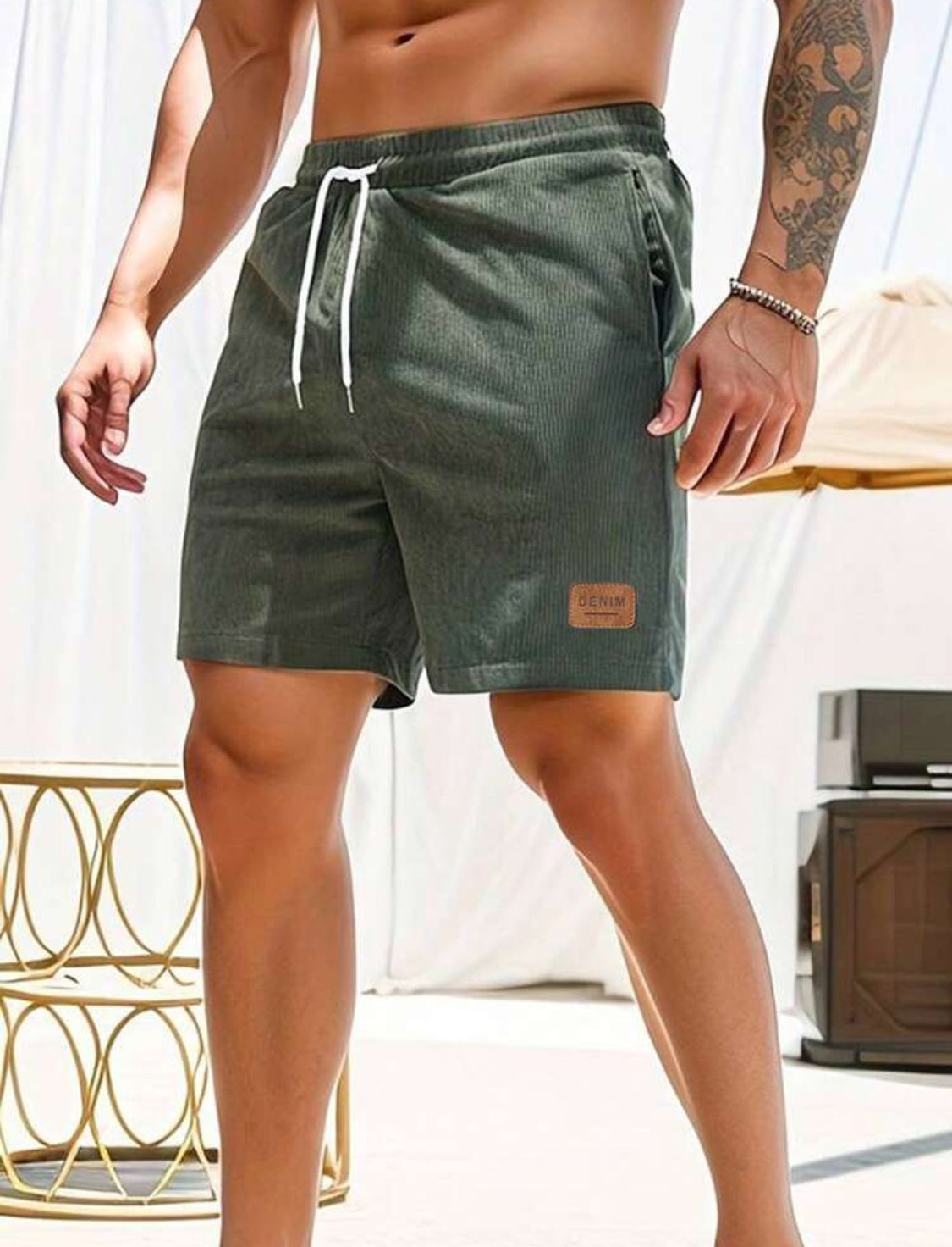 Pantalones cortos de mezclilla estilo pana para hombre