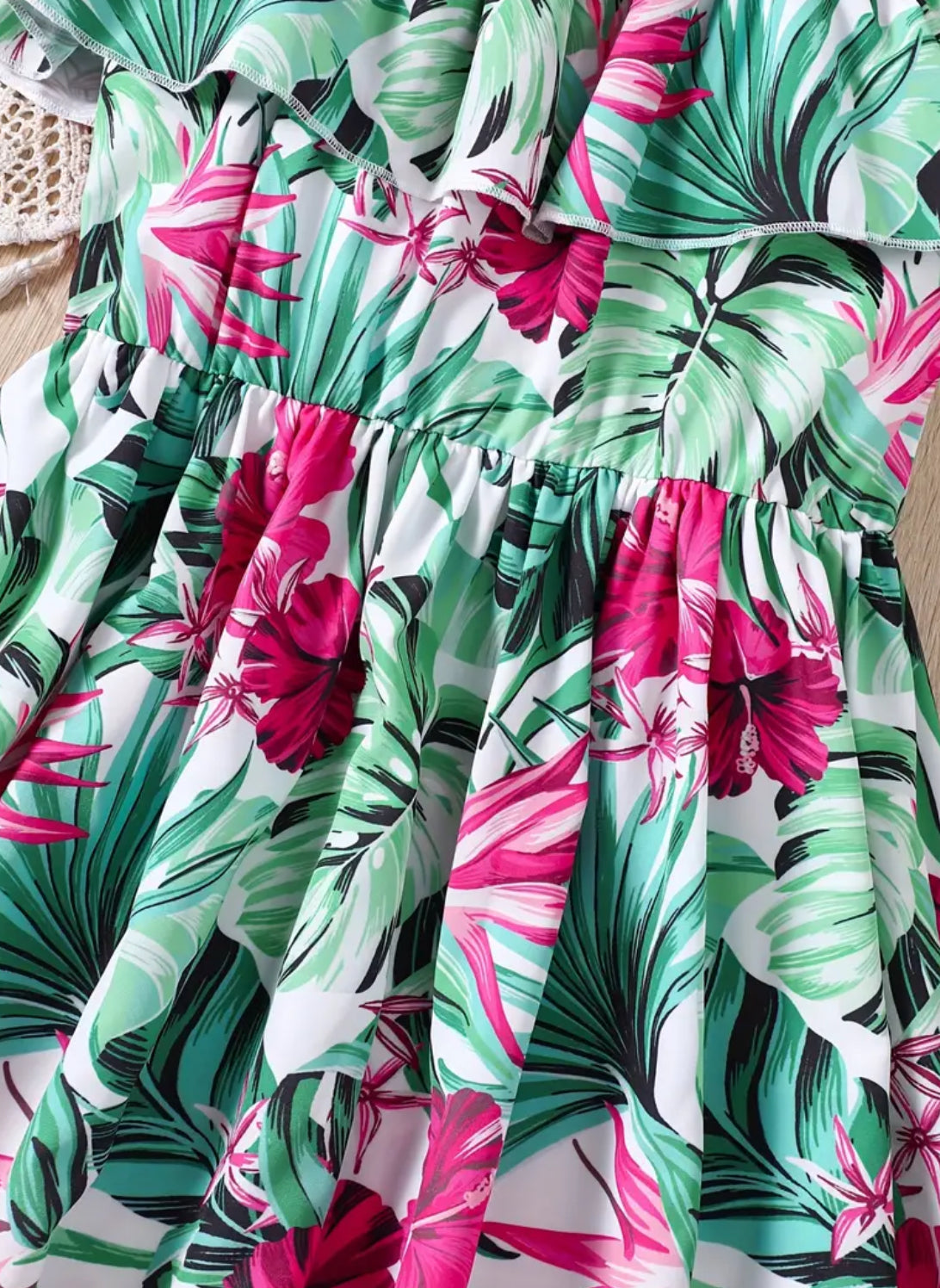 Vestido informal con tirantes y hombros descubiertos “Tropical” para niñas