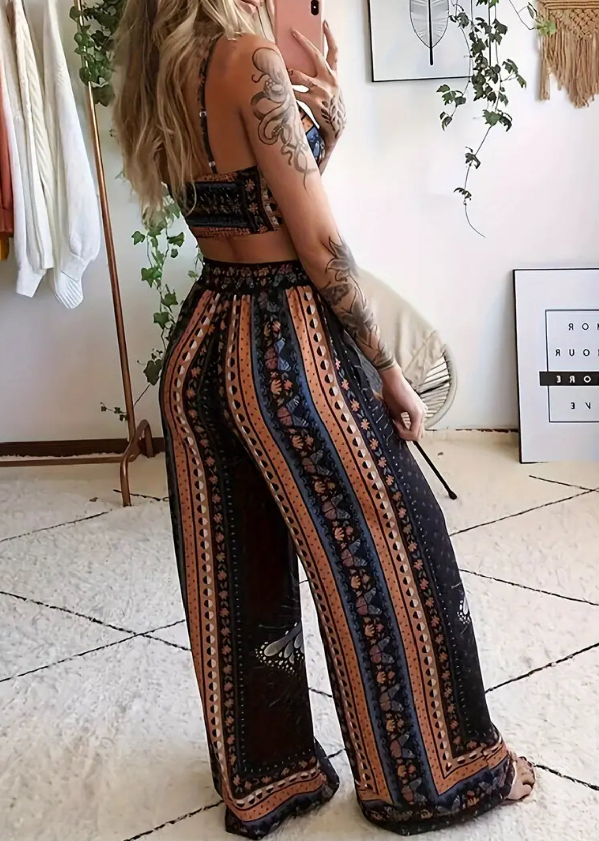 Conjunto de dos piezas con estampado de mariposas boho, top corto y pantalones anchos