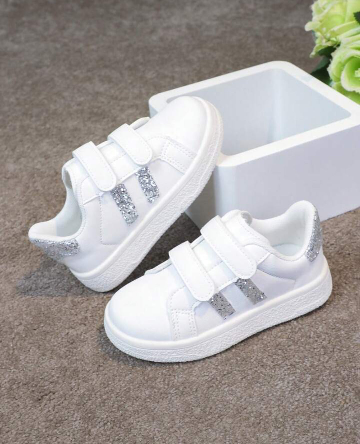 ‘GLITTER GIRLS’ Sneakers White Grip - Closure Low-Top Stylish 