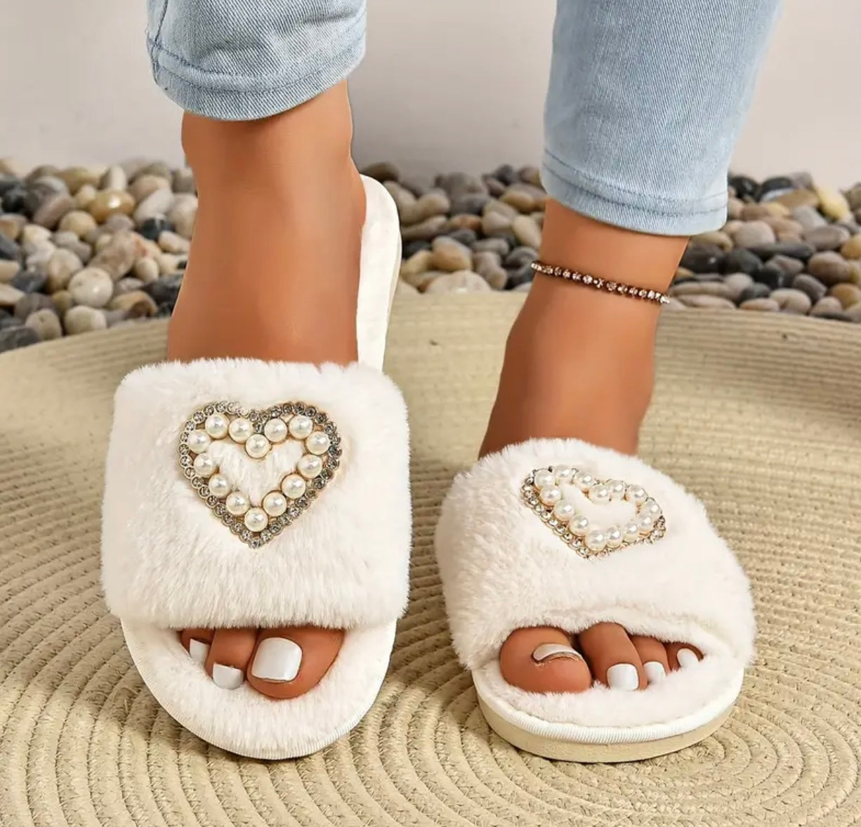 Pantuflas suaves y cálidas para interiores con diseño de “Cozy Love Heart” y suela de goma antideslizante