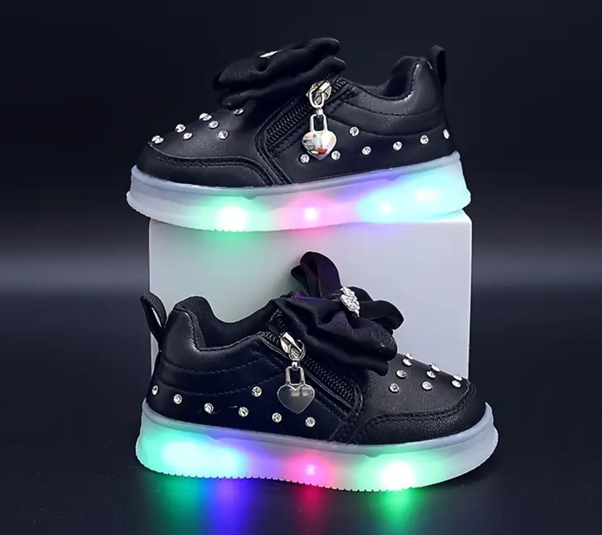 Non-slip Skateboard Bows & Rhinestones LED Sneakers