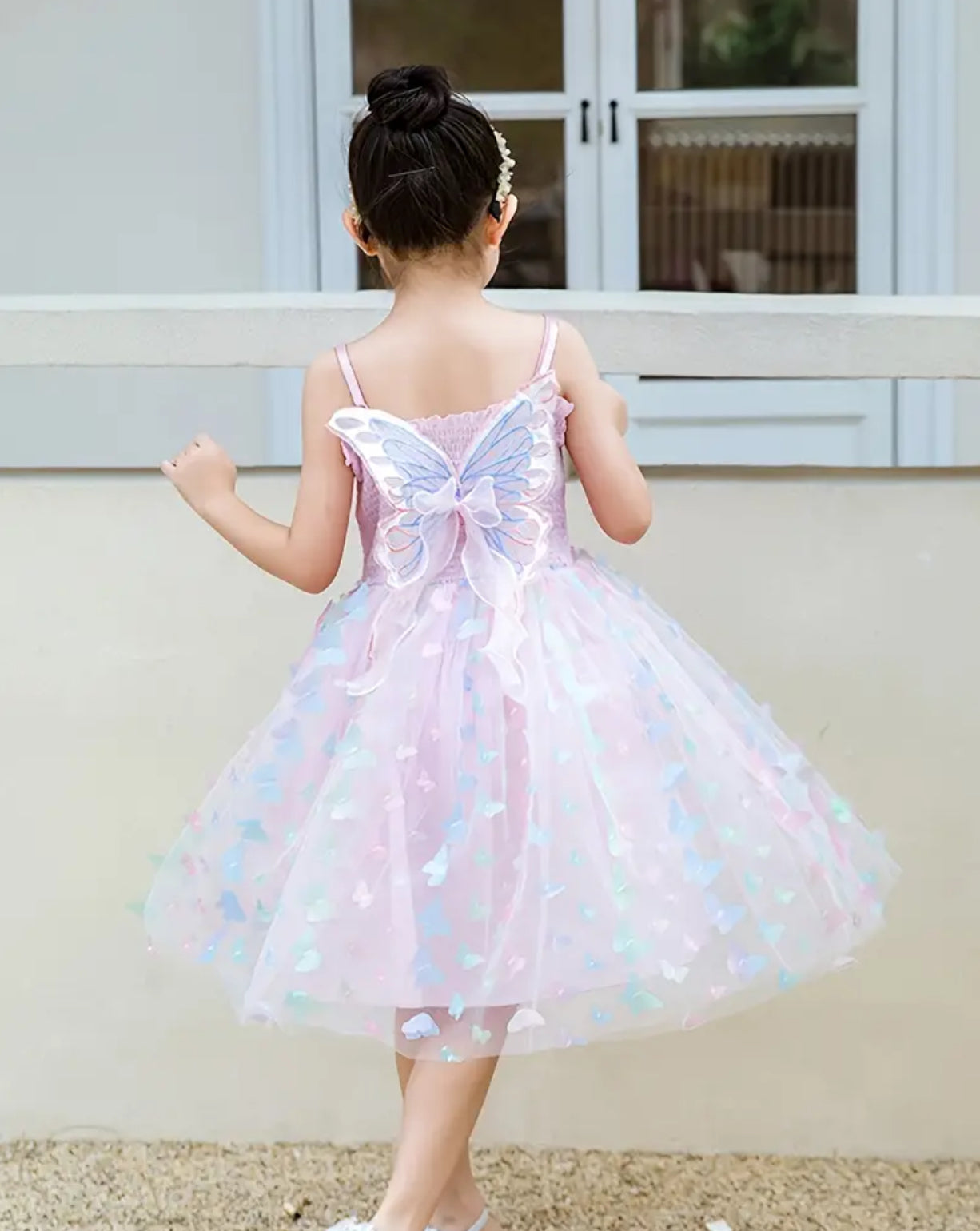 Vestido de niña con mariposas luminosas y luces de colores