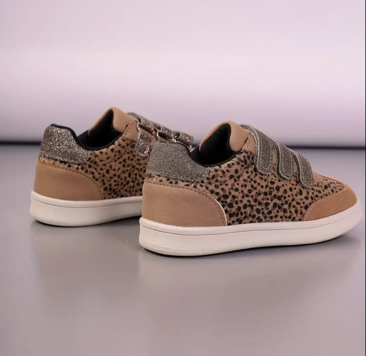 Zapatillas bajas con estampado de leopardo para niñas