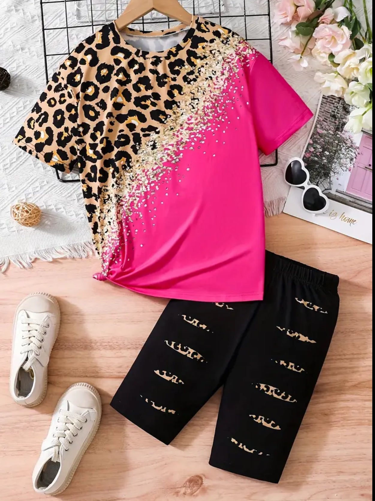 Conjunto de 2 piezas de camiseta y pantalón corto con estampado de leopardo elegante para niña