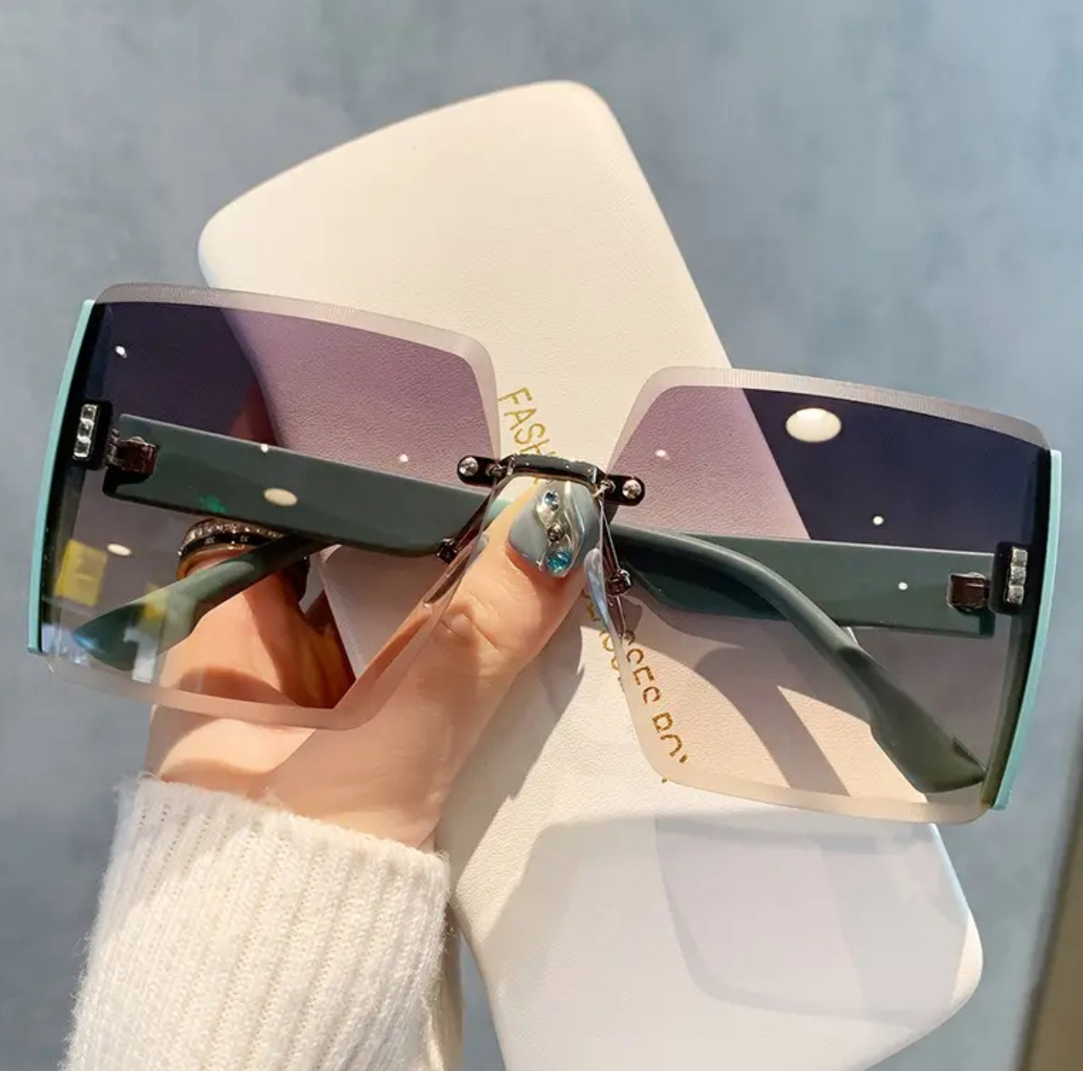 “Old Hollywood” Oversized Square Sunglasses With Gradient Lens For Women + Includes Case, Cloth, And Bag