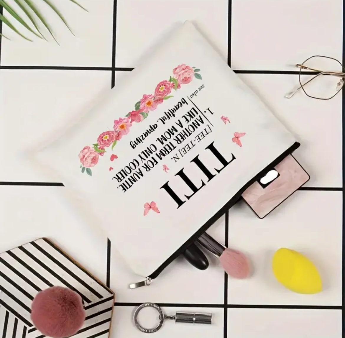 TITI 🩷Bolsa de maquillaje con regalos divertidos para tías