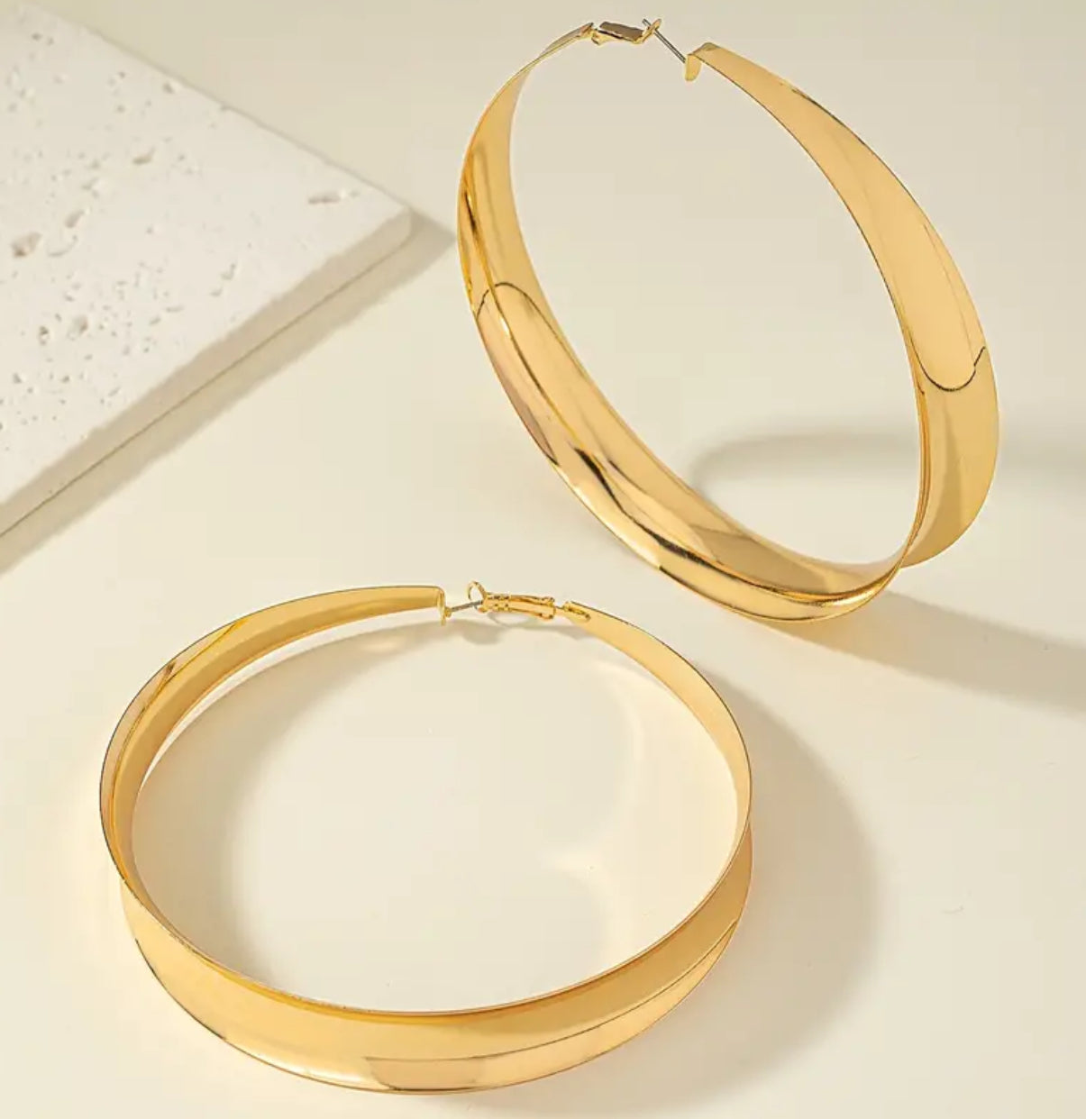 Trendy Minimalist Hoop Earrings, Luxurious And Oversized Statement