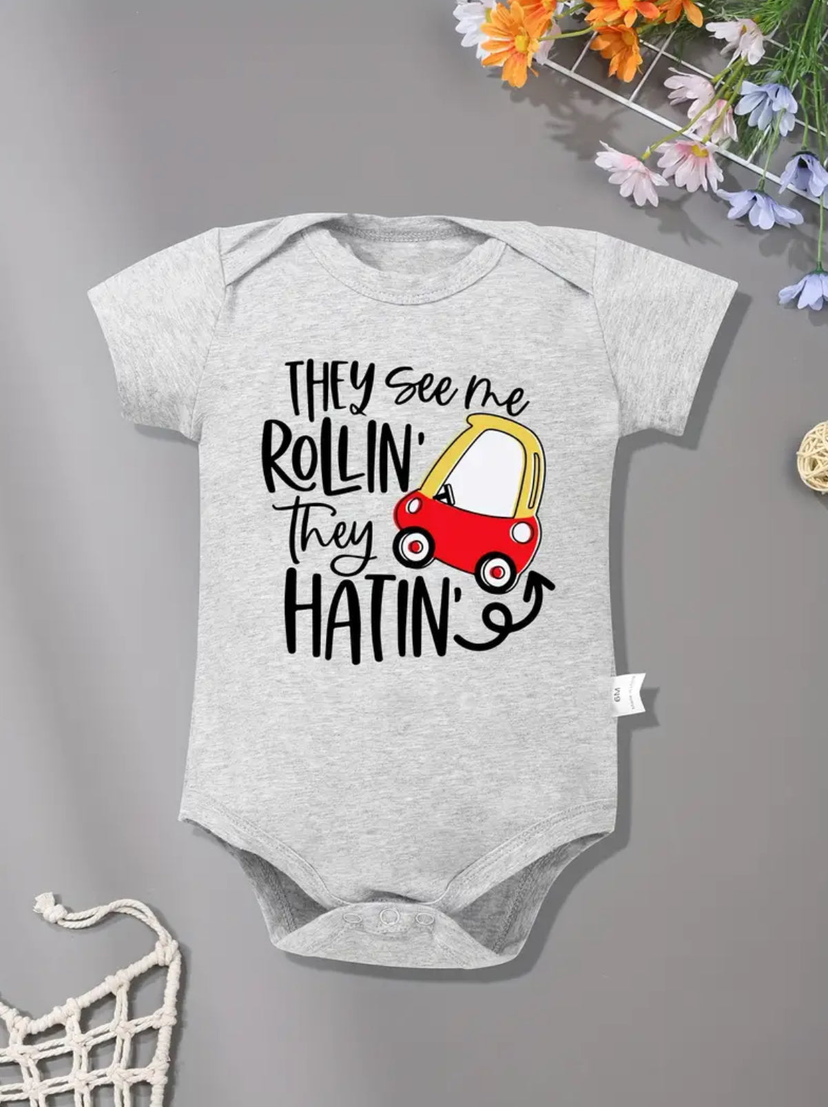 Ata më shohin Rollin Ata urrejnë, Onesie