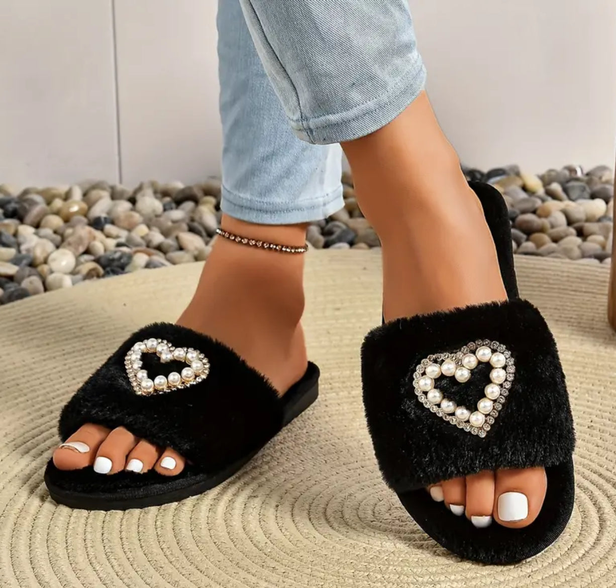 Pantuflas suaves y cálidas para interiores con diseño de “Cozy Love Heart” y suela de goma antideslizante