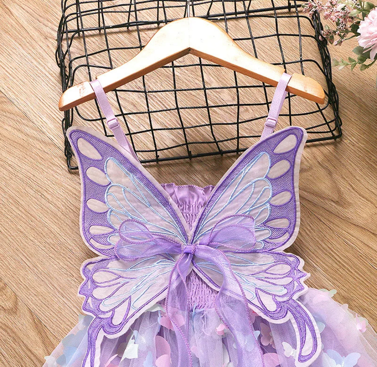 Vestido de niña con mariposas luminosas y luces de colores