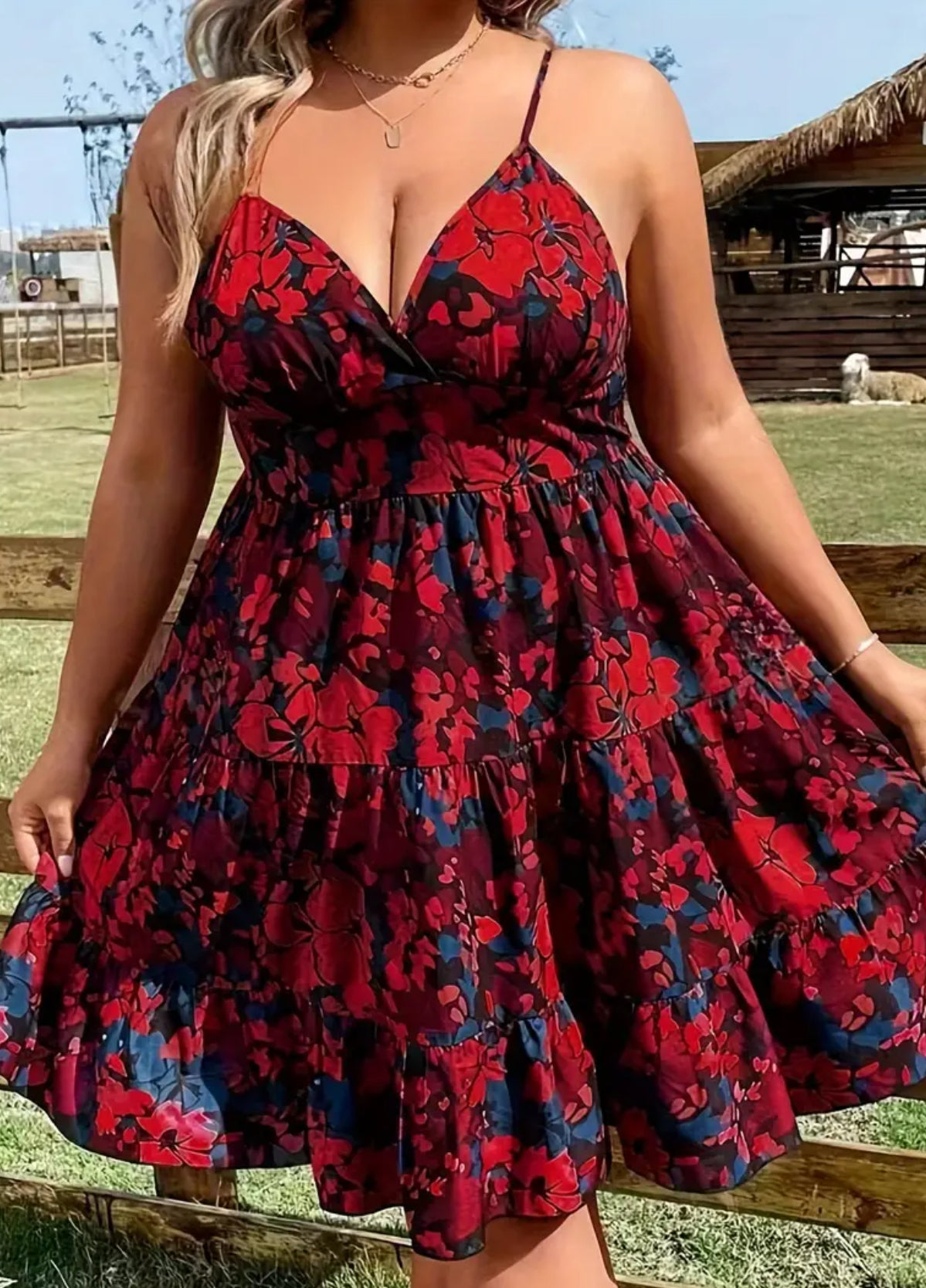 Vestido elegante con escote en V, sin mangas y fruncido en capas con flores rojas de talla grande