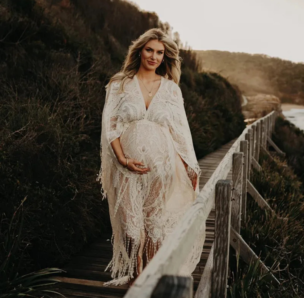 Fotografía de maternidad con encaje bohemio, vestido largo bohemio