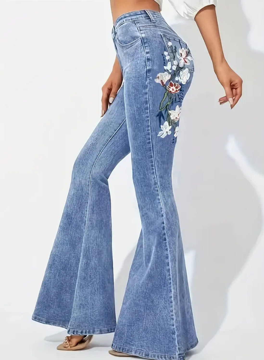 Jeans acampanados con decoración bordada con flores, jeans acampanados de gran elasticidad con bolsillos inclinados, jeans de mezclilla para mujer