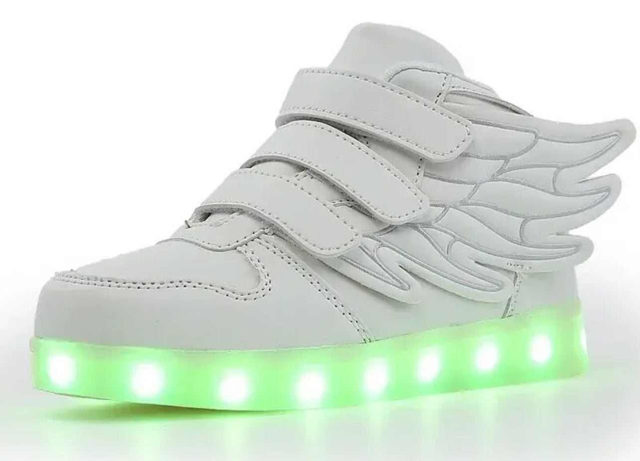 Color Wing, zapatos luminosos con carga LED para niños