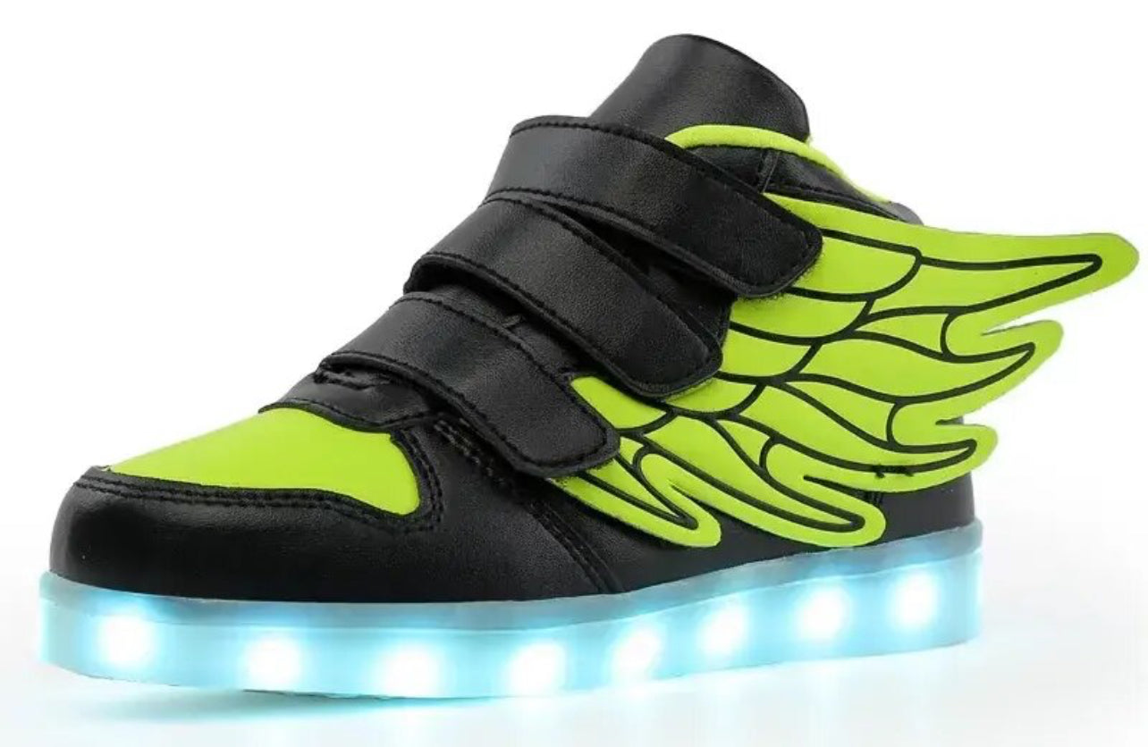 Color Wing, zapatos luminosos con carga LED para niños