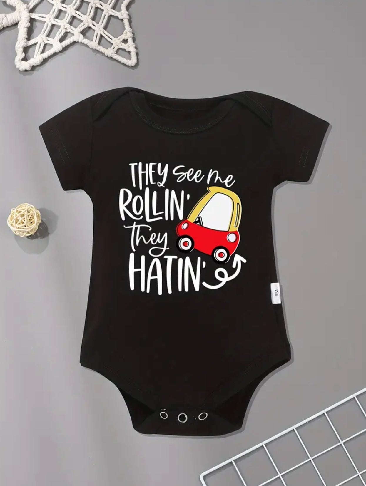 Ata më shohin Rollin Ata urrejnë, Onesie