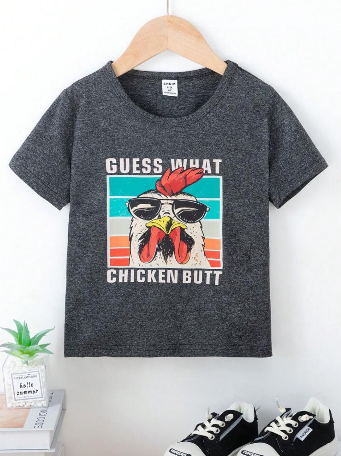 Camiseta de manga corta para niño pequeño “Ckicken Butt”