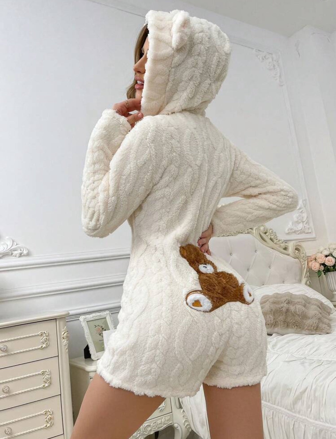 Pijama de peluche bordado con forma de osito con capucha y forma de mameluco “Baby Bear”