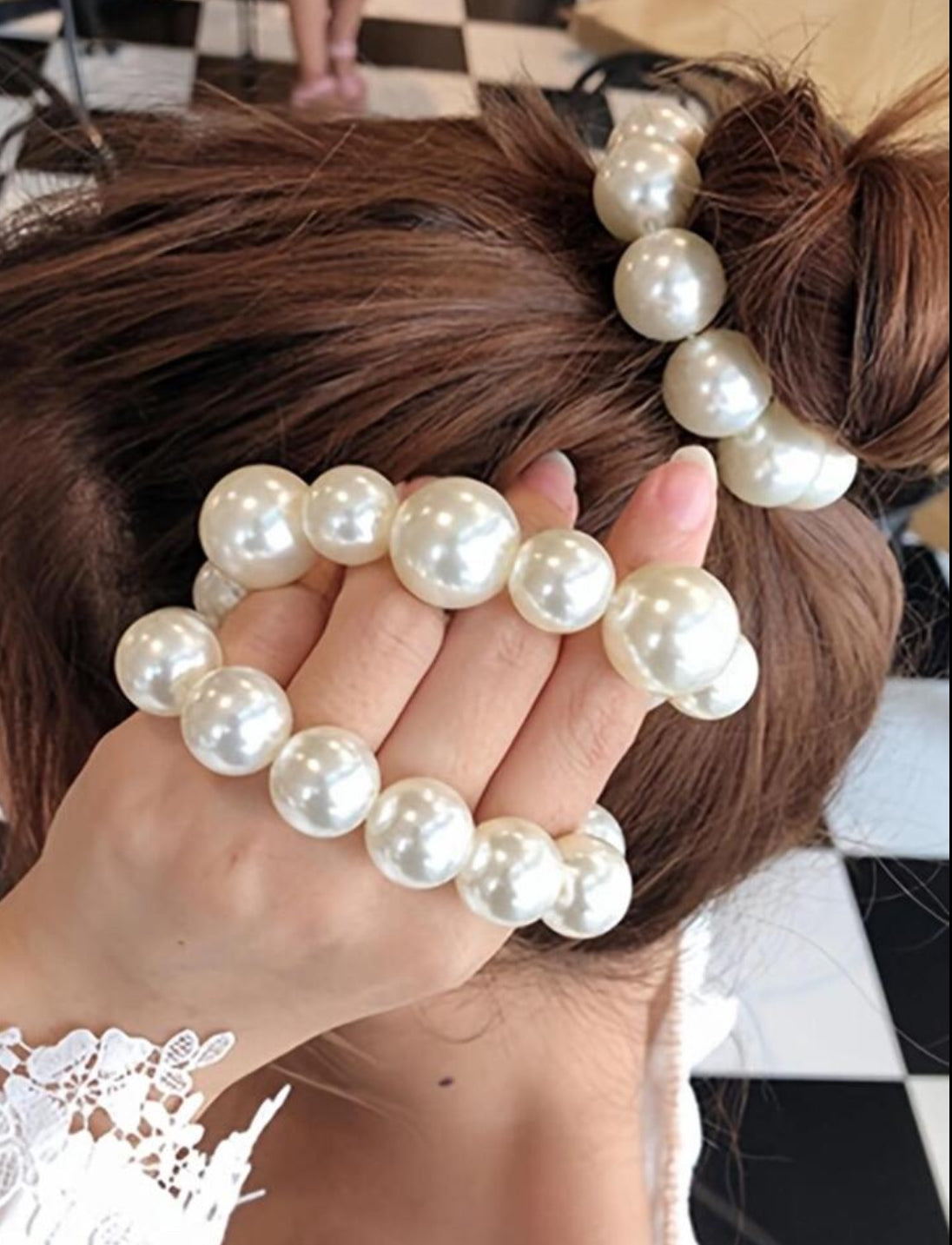 1pc White Faux Pearl Hair Tie | Sophisticated Style Scrunchie