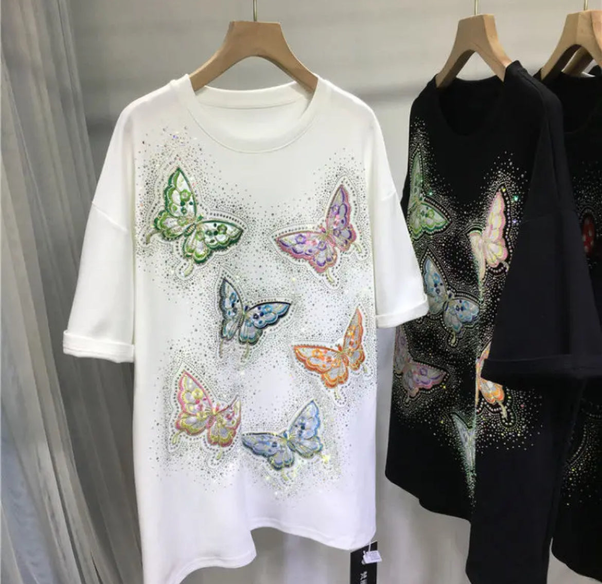 Camiseta para mujer con mariposas y brillantes diamantes de imitación, bordado colorido en tallas grandes