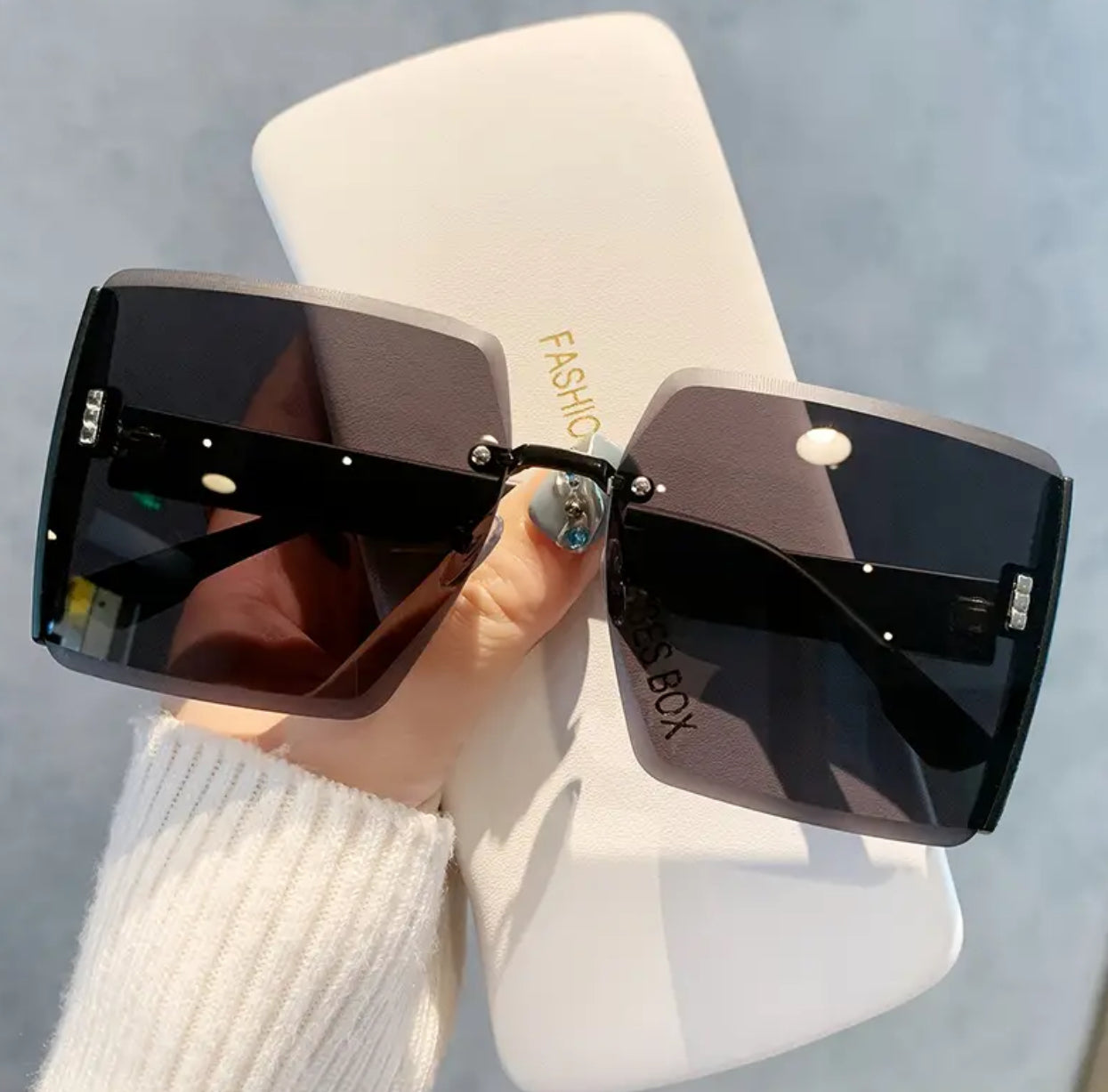 “Old Hollywood” Oversized Square Sunglasses With Gradient Lens For Women + Includes Case, Cloth, And Bag